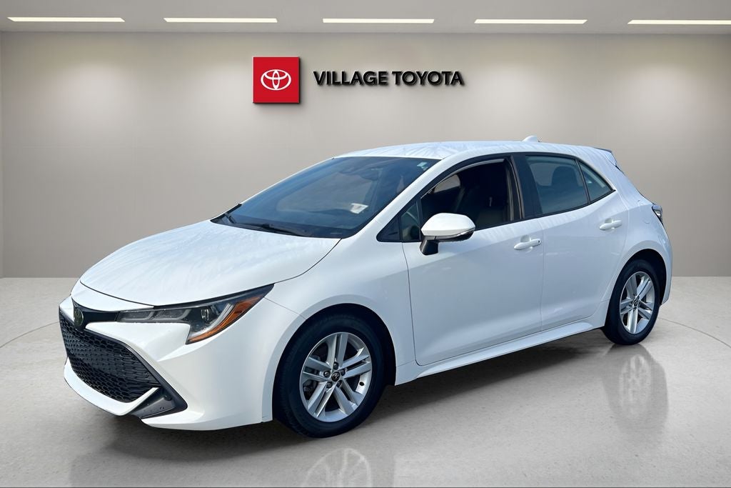 2022 Toyota Corolla Hatchback SE in White — front three-quarter view